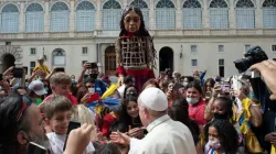 Pope Francis greets children in the San Damaso Courtyard during the puppet Little Amal’s visit to the Vatican, Sept. 10, 2021. Vatican Media.